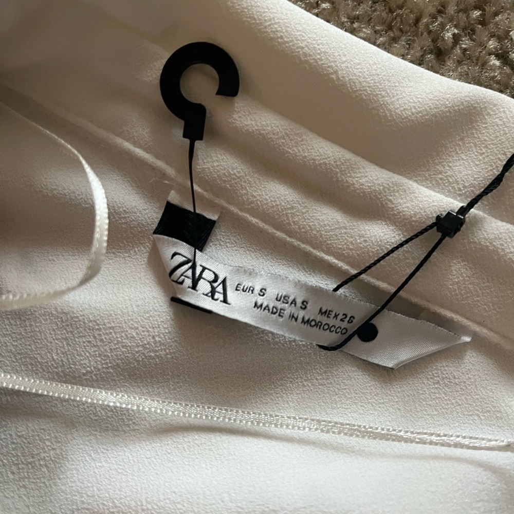 White deep cut cropped Zara blouse